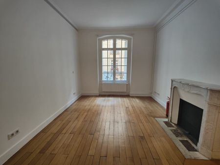 Location Appartement 4 pièces 98m² PARIS 7ème - Photo 3