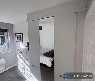 1 bedroom in a house share to rent - Photo 3