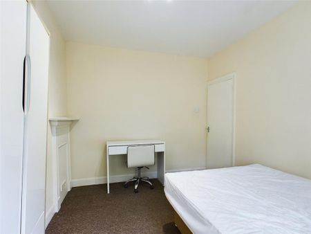 4 bedroom terraced house to rent - Photo 4