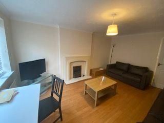 4 bedroom terraced house to rent - Photo 2