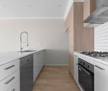 Near New Town House in Meridian Estate&excl; - Photo 5