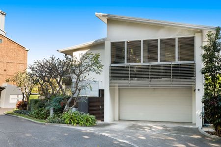 12 Refinery Parade, New Farm QLD 4005 - House For Rent - $2,200 | Domain - Photo 5