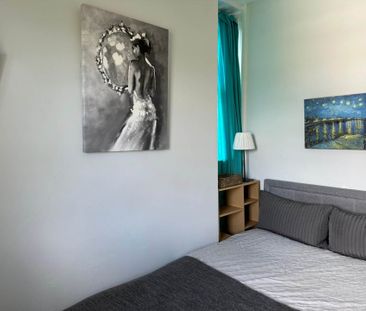 Room 3: Flat 4, 30 Stoke Road, Guildford, GU1 4HR - Photo 4