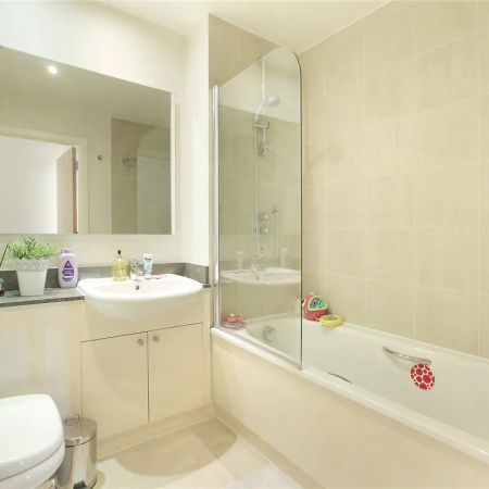 2 bedroom flat in 130 Clapham Common South Side - Photo 4