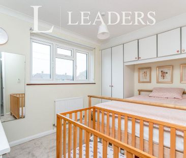 4 bedroom semi-detached house to rent - Photo 5