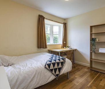 5 bedroom semi-detached house to rent - Photo 2