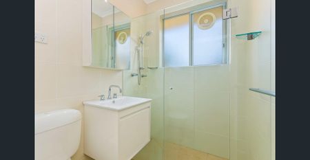 Two Bedroom Apartment with Leafy Outlook - Photo 3