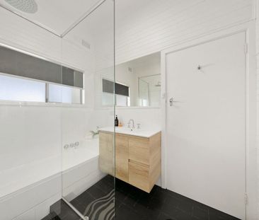 IMMACULATELY PRESENTED HOME - Photo 6