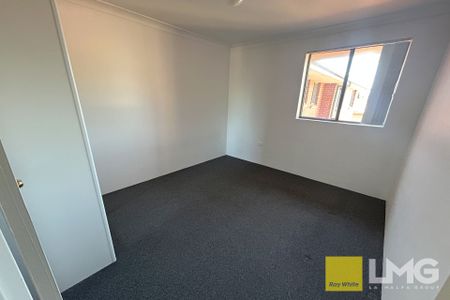 SPACIOUS 2-BEDROOM APARTMENT IN IDEAL LOCATION - Photo 2