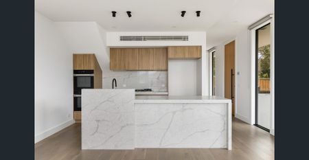 North facing elegance a stone's throw from Bay Street - Photo 3