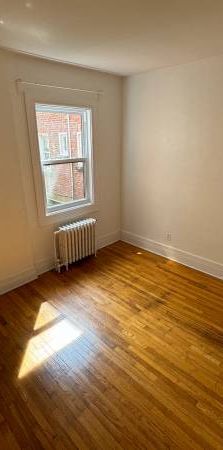 Monkland Village; lower duplex; large quiet 6 1/2, garage, metro - Photo 1