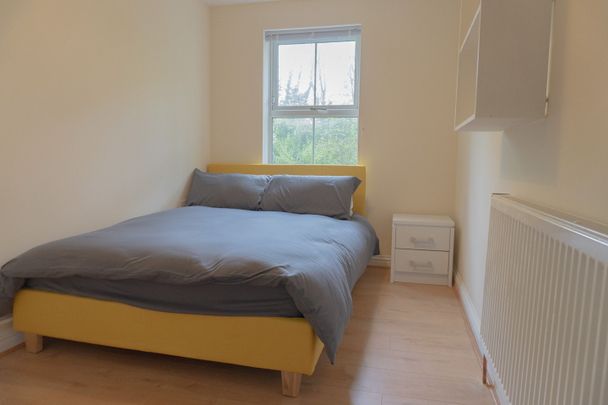 2 Bed Flat, Craven Street, SO14 - Photo 1