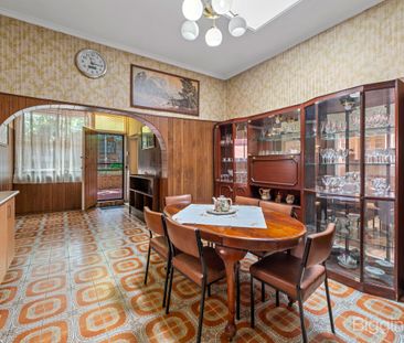 Family home in a Premier Location! - Photo 5