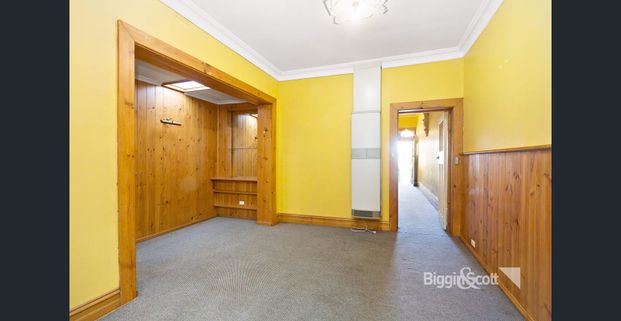 SPACIOUS 2 BEDROOMS + STUDIO - CITY LIVING IN THE HEART OF RICHMOND - Photo 1