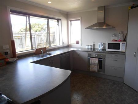 Central Richmond Family Home. - Photo 3