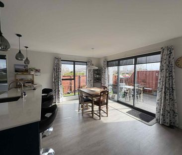 Modern 3-Bedroom Home in Fantastic Location - Photo 6
