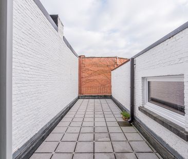 Karaktervolle woning met 3 slaapkamers en een groot terras. - Photo 1