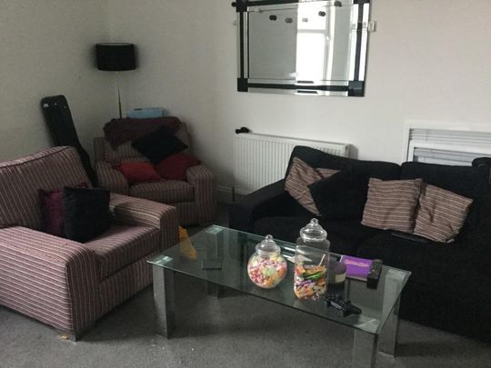 3 bedroom flat to rent - Photo 1