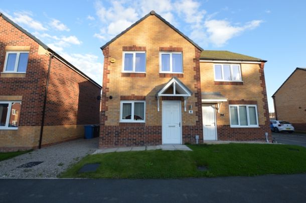 3 Bedroom Semi-Detached House - Photo 1