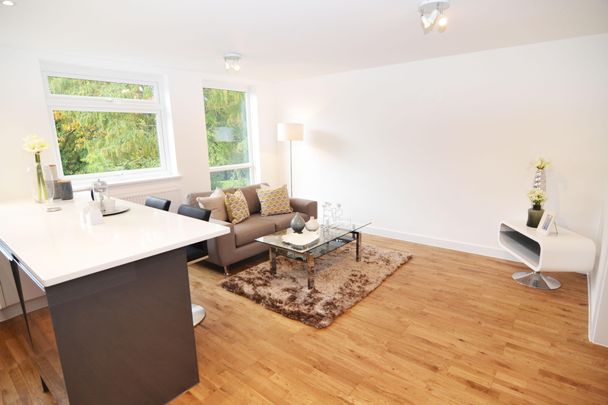 Harrowdene Gardens, Teddington, TW11 - Photo 1