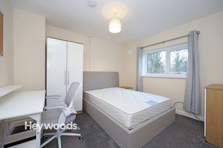 1 bed house of multiple occupation to rent in Hilton Road, Stoke-on-Trent, Staffordshire - Photo 2