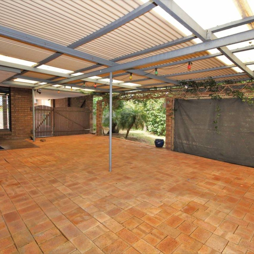 GREAT LOCATION. - Photo 1
