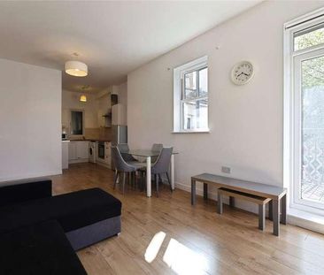 Lynton House, Albert Walk, London, E16 - Photo 2