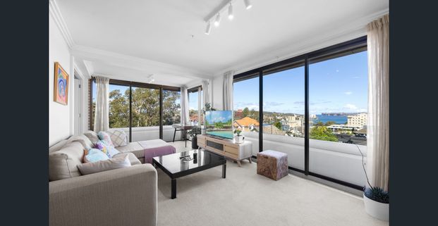 Oversized two bedroom apartment with exceptional views - Photo 1