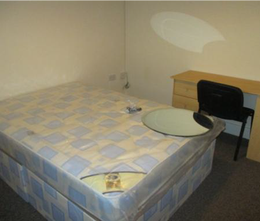 5 bedroom semi-detached house to rent - Photo 3