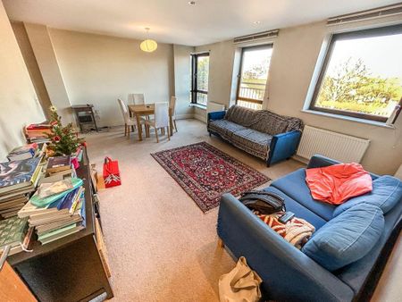 2 bedroom flat to rent - Photo 2