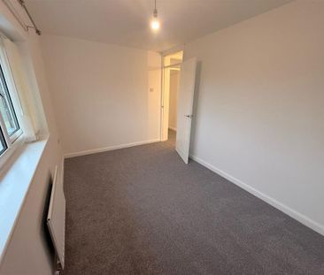2 bedroom end of terrace house to rent - Photo 2
