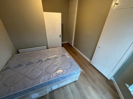 Great Apartment, 93a University Avenue, Queens Quarter, Belfast, BT7 1GX - Photo 4