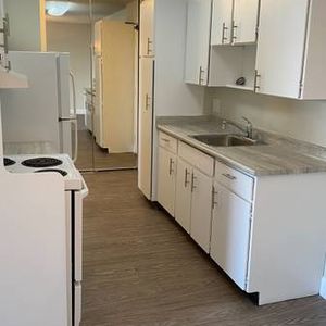 1 BEDROOM-Beautiful Apartment / Convenient location / - Photo 2