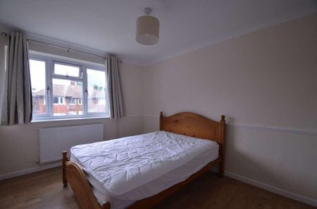 Avondale Avenue, Staines-upon-thames, TW18 - Photo 5