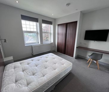 3 bedroom flat to rent - Photo 2