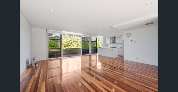 Ocean-view elegance with house-like proportions, just footsteps from Newport Beach - Photo 1