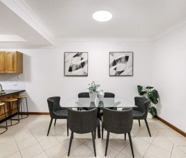 Three Bedroom Corner Block Residence close to everything - Photo 5