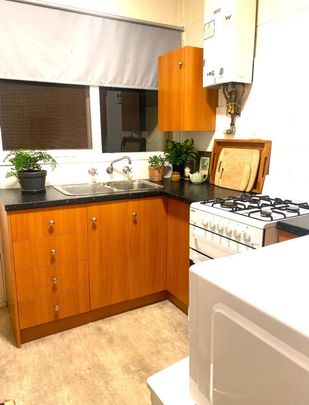 AFFORDABLE & COMFORTABLE 2-BEDROOM UNIT! - Photo 1