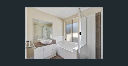 47 Highland Park Road, Meringandan West - Photo 4