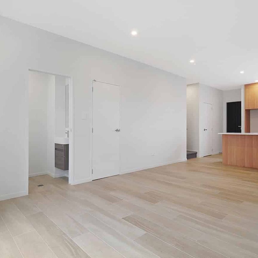 Stunning Four Bedroom Townhouse - Photo 1