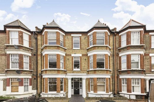 3 bedroom flat to rent - Photo 1