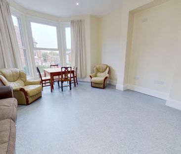 Regent Park Terrace, Hyde Park - Photo 4