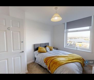 3 bedroom flat to rent - Photo 6