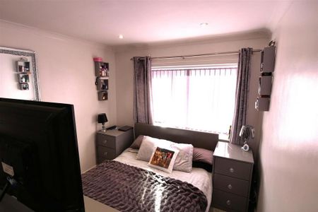 3 bedroom semi-detached house to rent - Photo 4