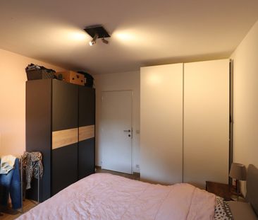 Een gerenoveerd appartement op de benedenverdieping rechts van de r... - Photo 1