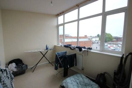 Queens Court, Tewkesbury, Gloucestershire, GL20 - Photo 5