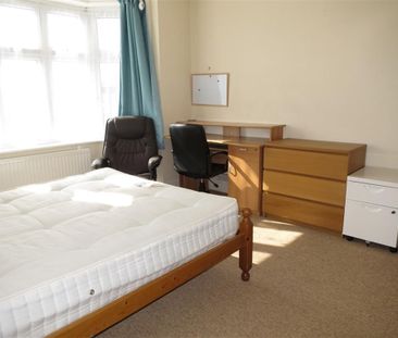 4 bedroom detached house to rent - Photo 4