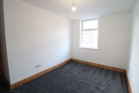 4 Bedroom Mid Terraced House To Rent - Photo 5