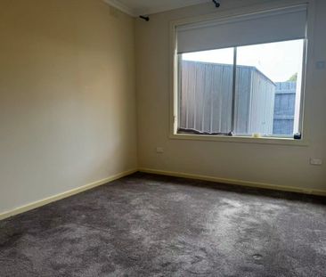 Modern Comfort Meets Convenience – 3-Bedroom Unit in Central Dandenong - Photo 4