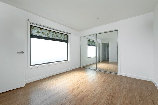 Modern 2 Bedroom Townhouse - Photo 1